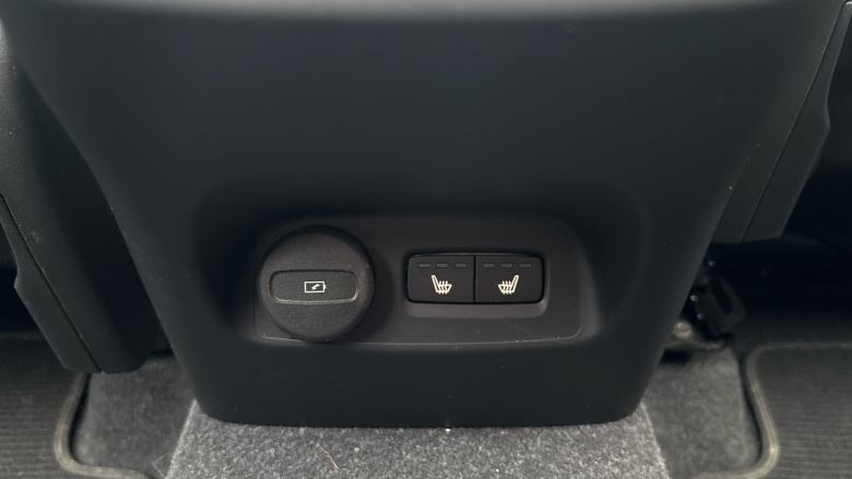 Volvo XC40 2.0 B4P Ultimate Dark 5dr Auto Petrol Estate